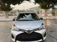 Usado Toyota Yaris Active 90 CV (66 kW) 2015 Gris / plata Utilitario