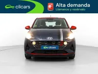 Usado Hyundai i10 67 CV (49 kW) 2022 Gris Utilitario