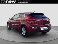 Usado Kia ProCeed 110 CV (80 kW) 2016 Rojo Utilitario