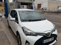 Usado Toyota Yaris Active 69 CV (50 kW) 2017 Blanco Berlina