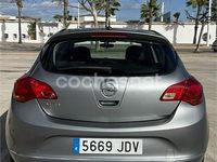 Usado Opel Astra Selective 115 CV (84 kW) 2015 Gris / plata Berlina