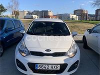 Usado Kia Rio 84 CV (61 kW) 2014 Blanco Berlina