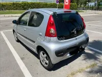 Usado Peugeot 107 Urban Move 68 CV (50 kW) 2008 Gris / plata Utilitario