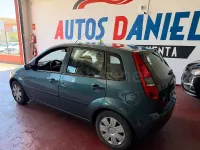 Usado Ford Fiesta Ghia 80 CV (58 kW) 2004 Gris / plata Utilitario