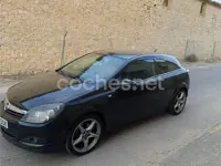 Usado Opel Astra GTC Sport 120 CV (88 kW) 2005 Negro Berlina