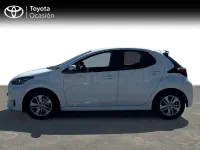 Usado Toyota Yaris Hybrid Active 116 CV (85 kW) 2022 Blanco Berlina