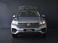 Usado VW Touareg Pure 231 CV (169 kW) 2018 Gris / plata SUV