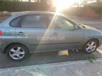 Usado Seat Ibiza 100 CV (73 kW) 2005 Gris / plata Utilitario