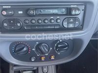 Usado Renault Clio II 90 CV (66 kW) 1999 Gris / plata Berlina