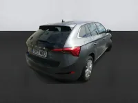 Usado Skoda Scala Ambition 95 CV (69 kW) 2022 Gris Utilitario