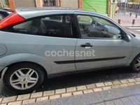 Usado Ford Focus Trend 100 CV (73 kW) 2001 Azul Berlina