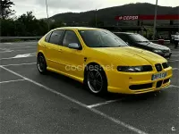 Usado Seat Leon Sport 150 CV (110 kW) 2002 Amarillo Utilitario