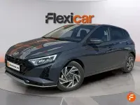 Usado Hyundai i20 100 CV (73 kW) 2025 Gris Utilitario