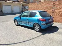 Usado Peugeot 206 75 CV (55 kW) 2001 Azul Berlina