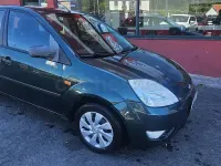Usado Ford Fiesta Ambiente 68 CV (50 kW) 2003 Verde Utilitario