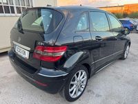 Usado Mercedes B180 109 CV (80 kW) 2008 Negro Monovolumen