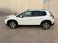 Usado Peugeot 2008 Allure 120 CV (88 kW) 2017 Blanco SUV