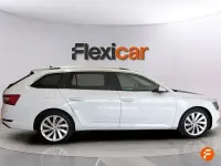 Usado Skoda Superb Style 150 CV (110 kW) 2016 Blanco Familiar