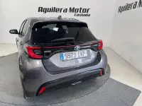 Usado Toyota Yaris Hybrid Style 116 CV (85 kW) 2020 Gris / plata Berlina