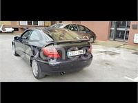 Usado Mercedes C180 129 CV (94 kW) 2001 Negro Berlina