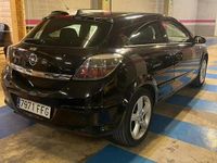 Usado Opel Astra GTC Cosmo 120 CV (88 kW) 2006 Negro Utilitario