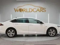 Usado Opel Insignia Business 122 CV (89 kW) 2022 Blanco Berlina
