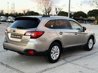 Usado Subaru Outback 150 CV (110 kW) 2015 Gris Familiar