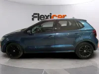 Usado VW Polo 90 CV (66 kW) 2017 Azul Berlina