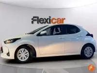Usado Toyota Yaris Comfort 72 CV (52 kW) 2023 Blanco Utilitario