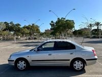 Usado Hyundai Elantra Style 112 CV (82 kW) 2004 Gris / plata Berlina