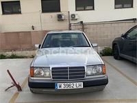 Usado Mercedes E300 136 CV (100 kW) 1993 Gris / plata Berlina