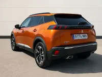 Usado Peugeot 2008 Allure 131 CV (96 kW) 2021 Naranja SUV