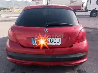 Usado Peugeot 207 90 CV (66 kW) 2008 Granate Berlina
