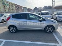 Usado Ford Fiesta Titanium 70 CV (51 kW) 2011 Gris / plata Berlina