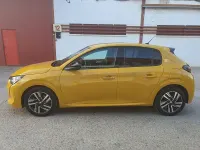 Usado Peugeot 208 Allure 100 CV (73 kW) 2022 Amarillo Utilitario