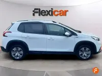 Usado Peugeot 2008 Active 100 CV (73 kW) 2019 Blanco SUV