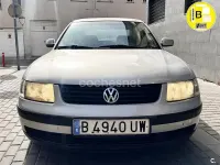 Usado VW Passat Highline 150 CV (110 kW) 2001 Gris / plata Berlina