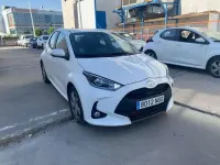 Usado Toyota Yaris Active 116 CV (85 kW) 2025 Blanco Utilitario