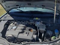 Usado VW Passat Highline 130 CV (95 kW) 2001 Gris / plata Berlina