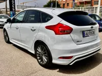 Usado Ford Focus ST-Line 125 CV (91 kW) 2018 Blanco Berlina