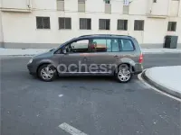 Usado VW Touran Advance 100 CV (73 kW) 2005 Gris / plata Monovolumen
