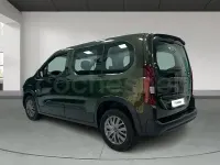 Usado Peugeot Rifter Allure 100 CV (73 kW) 2025 Verde Monovolumen