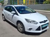 Usado Ford Focus Trend 101 CV (74 kW) 2012 Blanco Berlina