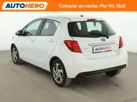 Usado Toyota Yaris Hybrid 101 CV (74 kW) 2015 Blanco Berlina