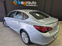 Usado Opel Astra Selective 136 CV (100 kW) 2015 Gris / plata Berlina