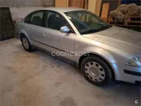 Usado VW Passat Edition 101 CV (74 kW) 2001 Gris / plata Berlina