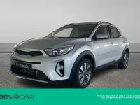 Usado Kia Stonic 100 CV (73 kW) 2025 Plateado SUV