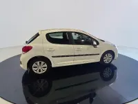 Usado Peugeot 207 70 CV (51 kW) 2011 Blanco Berlina