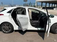Usado Hyundai i30 Blackline 110 CV (80 kW) 2015 Blanco Berlina