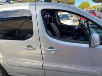 Usado Peugeot Partner Tepee Active 92 CV (67 kW) 2014 Gris / plata Monovolumen